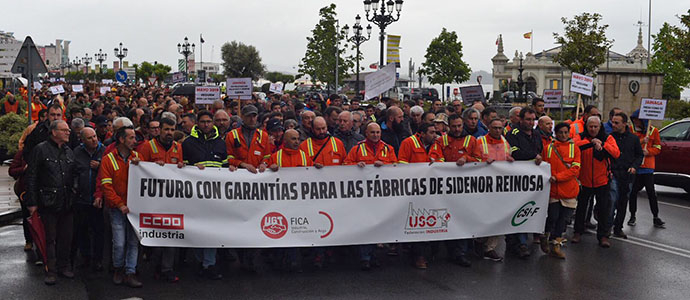 Campoo se manifiesta en Santander en defensa del futuro de Sidenor y de la comarca