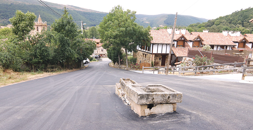 Campoo de Suso afronta la recta final del asfaltado de once pueblos