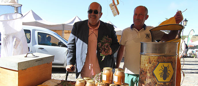 Campoo de Yuso endulza su Feria de la Miel