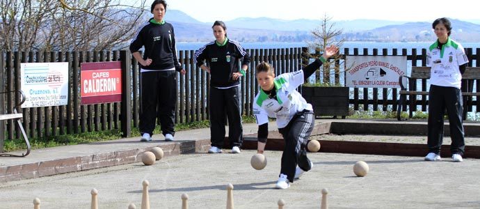 Campoo de Yuso pierde el liderato de la Liga Femenina de Bolos