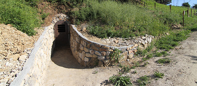 Campoo de Yuso protege el refugio antiareo con la colocacin de sendas puertas
