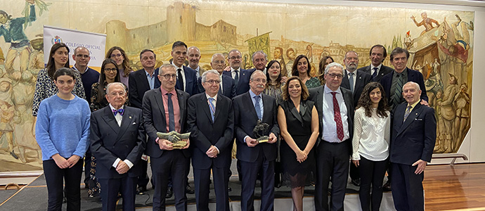 La campurriana Cristina Abraira Meriel recibe el premio al Mejor Expediente Acadmico al estudiante de Medicina