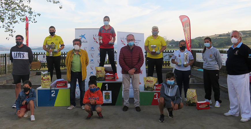La campurriana Lara Macho, campeona regional escolar de bolos