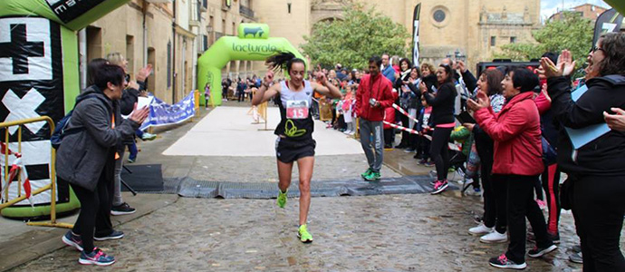 La campurriana Soraya Vega se impuso en la carrera riojana de 'Los meandros de Briones'