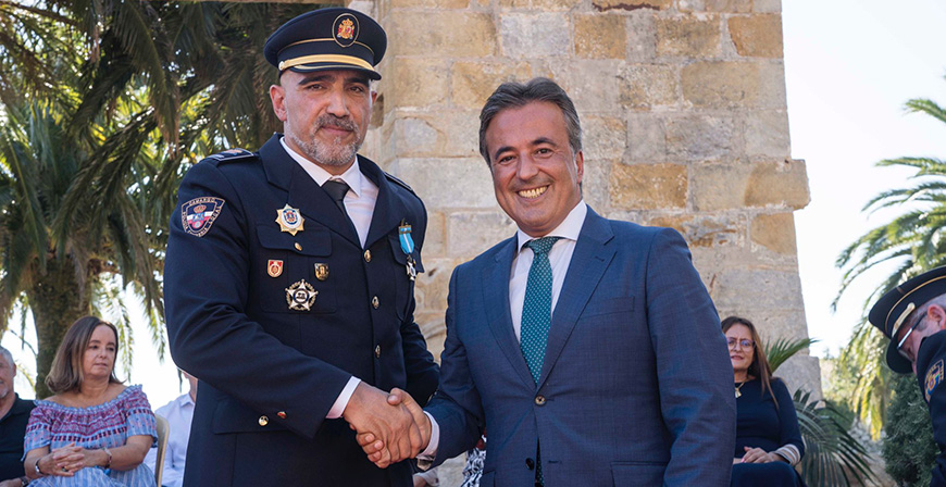 El campurriano Toms Ramos recibe la Cruz al Mrito Profesional en Camargo