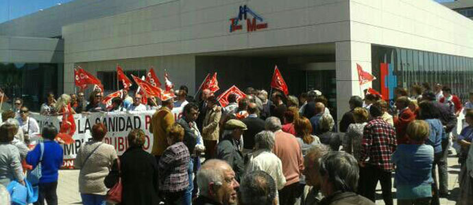 Los campurrianos se manifiestan contra la centralizacin de servicios en Valdecilla