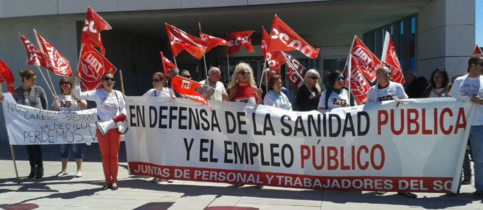 Los campurrianos se manifiestan contra la centralizacin de servicios en Valdecilla
