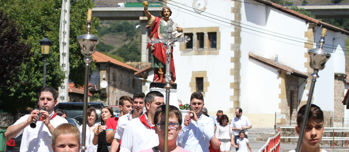 Caeda honra a San Pantalen
