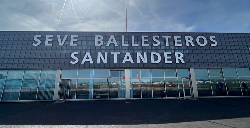 Cantabria busca aumentar la conectividad del Seve Ballesteros con Granada a lo largo del ao