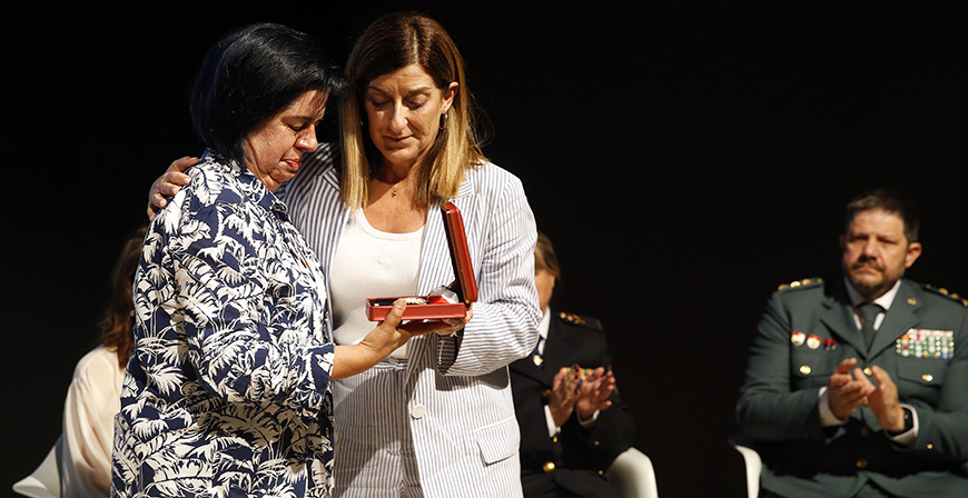 Cantabria homenajea a las vctimas del terrorismo con la entrega de las primeras medallas a los asesinados en la Comunidad