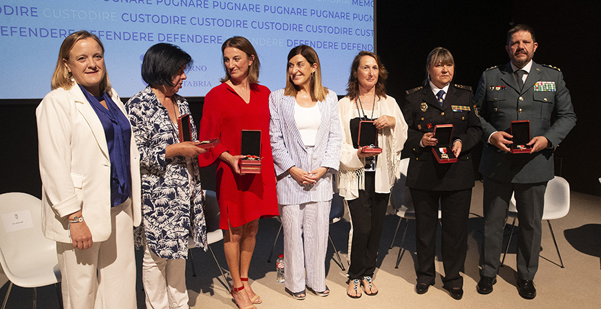 Cantabria homenajea a las vctimas del terrorismo con la entrega de las primeras medallas a los asesinados en la Comunidad