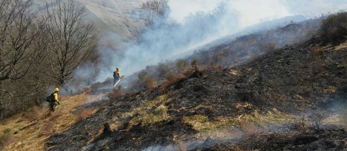 Cantabria permanece en situacin de alto riesgo de incendios por fuertes vientos