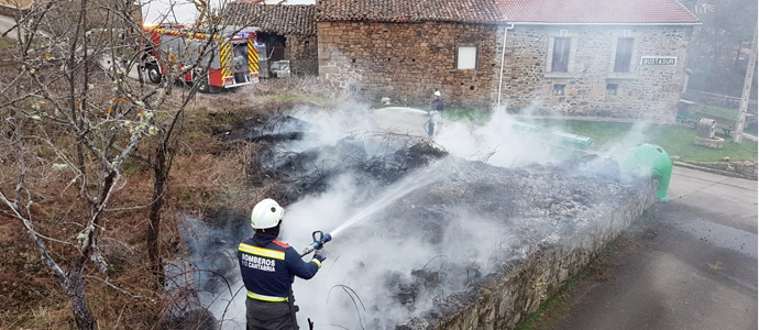 Cantabria tiene activos cinco incendios forestales, uno en Valdeprado del Ro