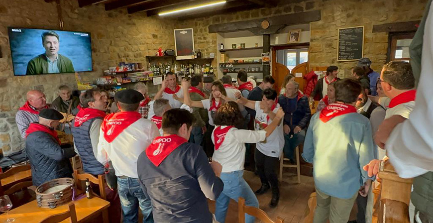 El 'Cantineo' anim los bares de Campoo de Enmedio