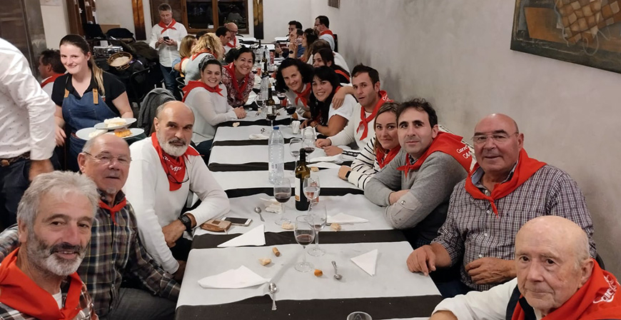 El 'Cantineo' anim los bares de Campoo de Enmedio