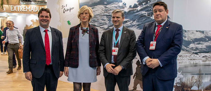 Cantur y Alsa firman un acuerdo para atraer esquiadores de las comunidades limtrofes a Alto Campoo 