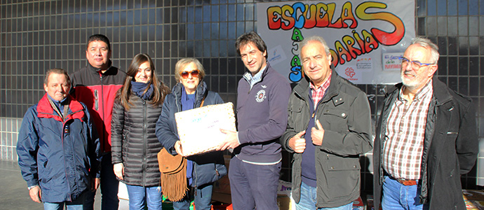 Critas recibe los productos recolectados en la VI Carrera Solidaria 