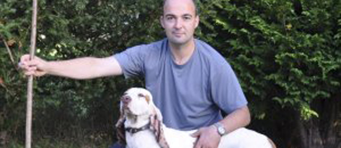 Carlos Antuano gana un campeonato de perros de rastro de jabal en Cangas de Ons 