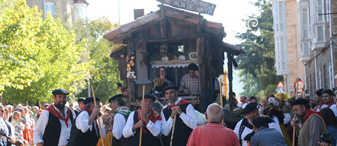 'En casa de mi agela no falta de na' gana el concurso de carretas del Da de Campoo