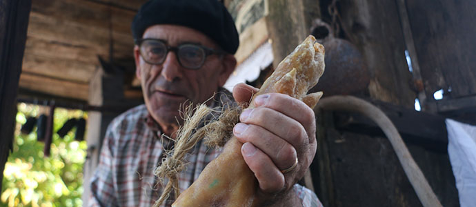 'En casa de mi agela no falta de na' gana el concurso de carretas del Da de Campoo