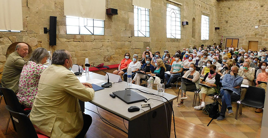Casi un centenar de personas analiza los 