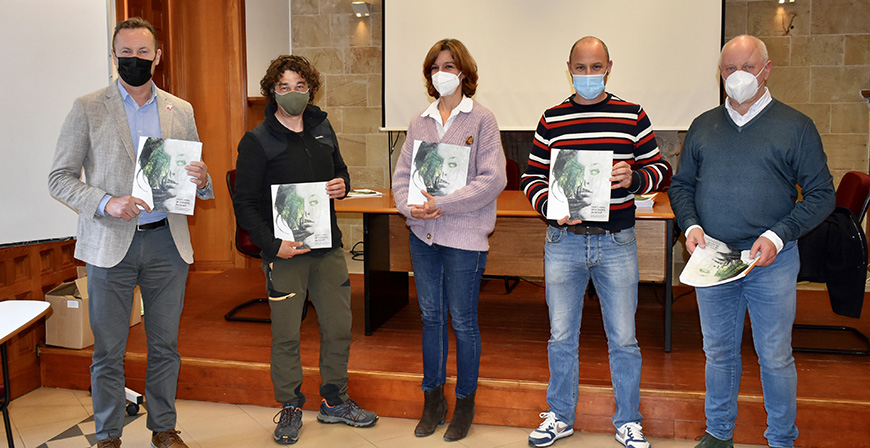 La Casona acogi la presentacin de 'Paisajes de Cantabria: un gegrafo, un paisaje'