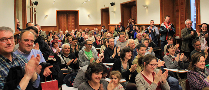 La Casona se llena en la presentacin del primer libro de Javier Gonzlez