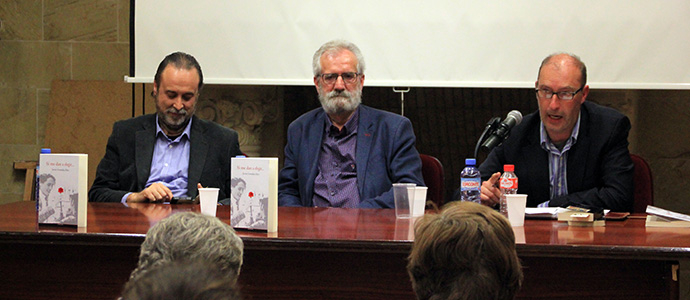 La Casona se llena en la presentacin del primer libro de Javier Gonzlez