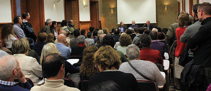 La Casona se llena en la presentacin del primer libro de Javier Gonzlez