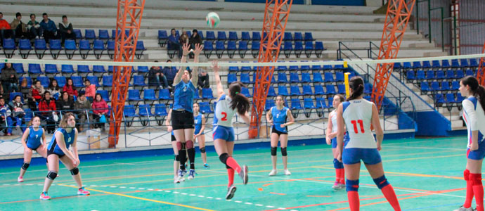 Las cadetes y alevines del CRC Voleibol no pudieron con sus rivales