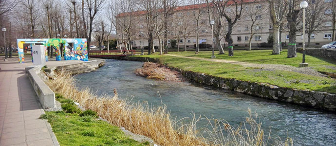 El cauce de Ebro se reduce a su paso por el lavadero de Reinosa