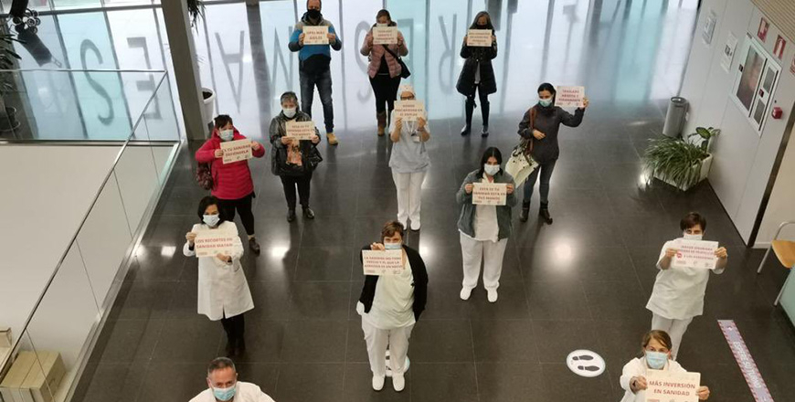 CCOO, UGT Y CSIF se concentran frente a los hospitales 