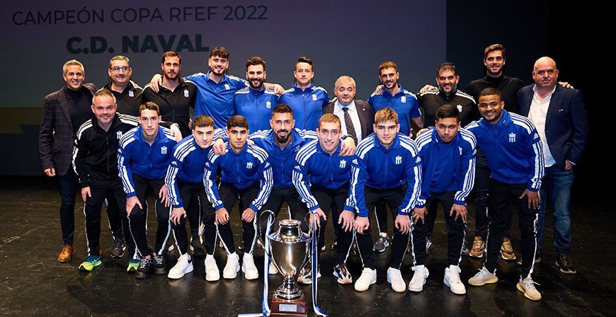 El CD Naval recoge el trofeo de campeón de la Copa RFEF