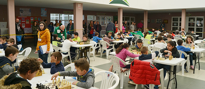 Un centenar de participantes disputaron el IV Torneo de Ajedrez Escolar de Reinosa