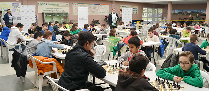 Un centenar de participantes disputaron el IV Torneo de Ajedrez Escolar de Reinosa