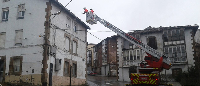 El Centro de Emergencias de Cantabria coordina 39 incidencias por viento