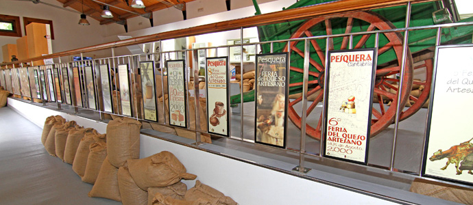 El centro de interpretacin de Pesquera expone la cartelera de la feria del queso