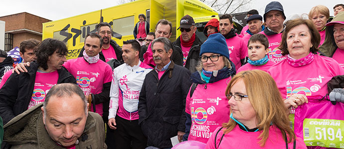 Cerca de 7.000 personas han participado en la marcha solidaria 'Luchamos por la Vida'