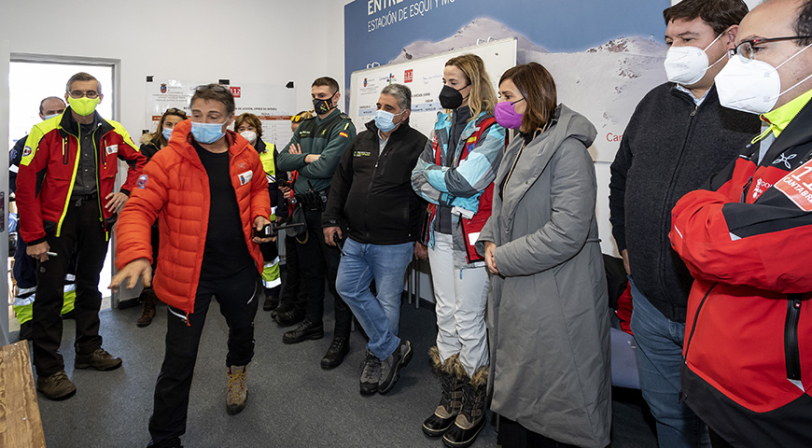 Cerca de un centenar de efectivos ponen a prueba el protocolo de rescate en los telesillas de Alto Campoo