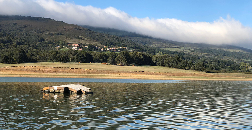 Una charca polivalente y una isla flotante, las nuevas infraestructuras para fomentar la biodiversidad en el Embalse del Ebro