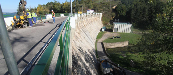 La CHE licita el control ecolgico de los ros y la toma de muestras en aguas superficiales