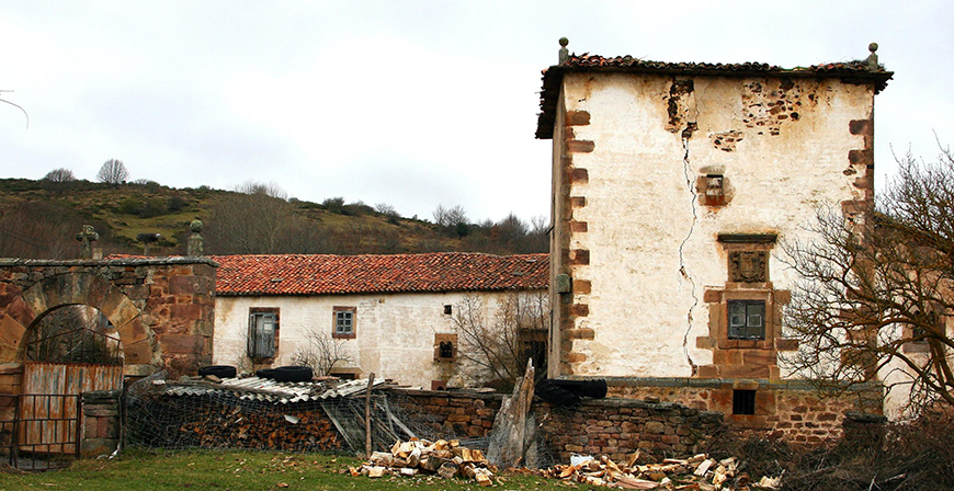 Cinco a�os despu�s de entrar en la Lista Roja, la Torre de los Coss�o de Reinosilla contin�a agravando su deterioro