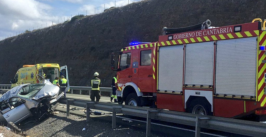Cinco heridos, dos de ellos graves, en un accidente en la A-67 en Valdeolea