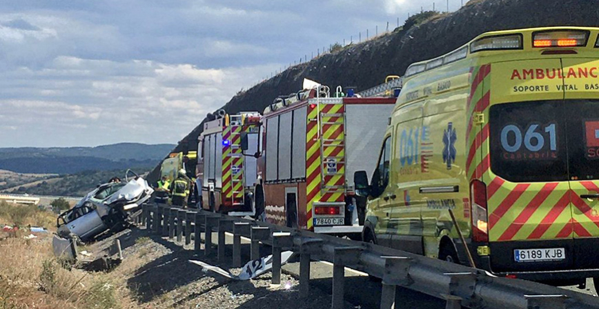 Cinco heridos, dos de ellos graves, en un accidente en la A-67 en Valdeolea