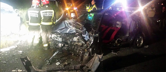 Cinco heridos leves en una aparatosa colisin entre dos vehculos en Olea
