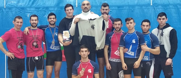 El Club de Lucha Esparta levanta el oro por equipos en el Campeonato de Euskadi