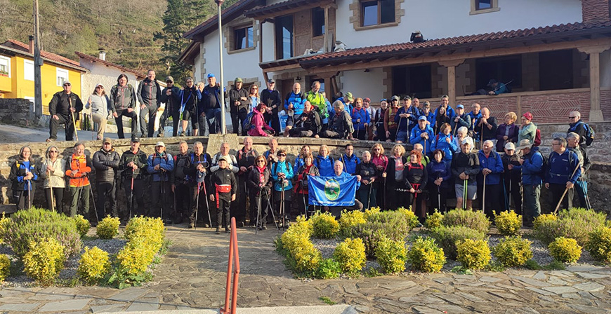 El club Pico Cordel y la SD Buelna disfrutan juntos del Parque Natural Saja-Besaya