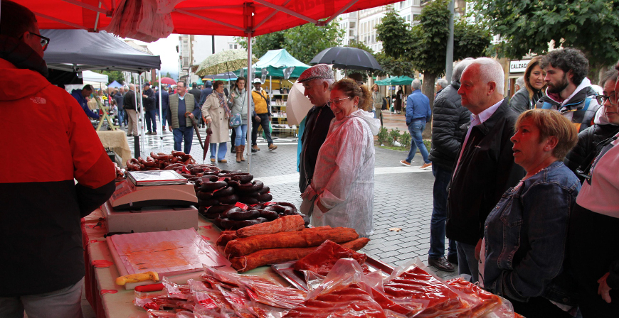 Comerciantes y artesanos salen a las calles de Reinosa