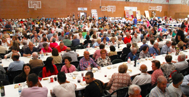 La comida popular y la actuacin de Hugo Salazar, platos fuertes del Da de Campoo de Enmedio