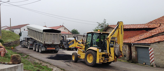Comienza el asfaltado de calles y viales de Santiurde de Reinosa